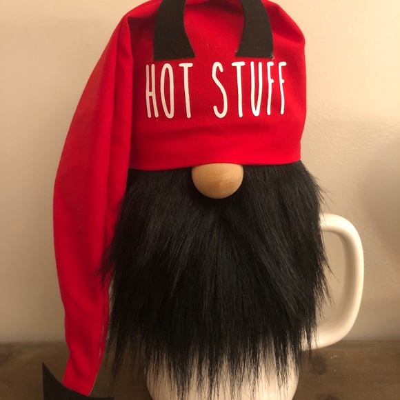 Handcrafted Valentine’s Day gnomes - Picture 3 of 8